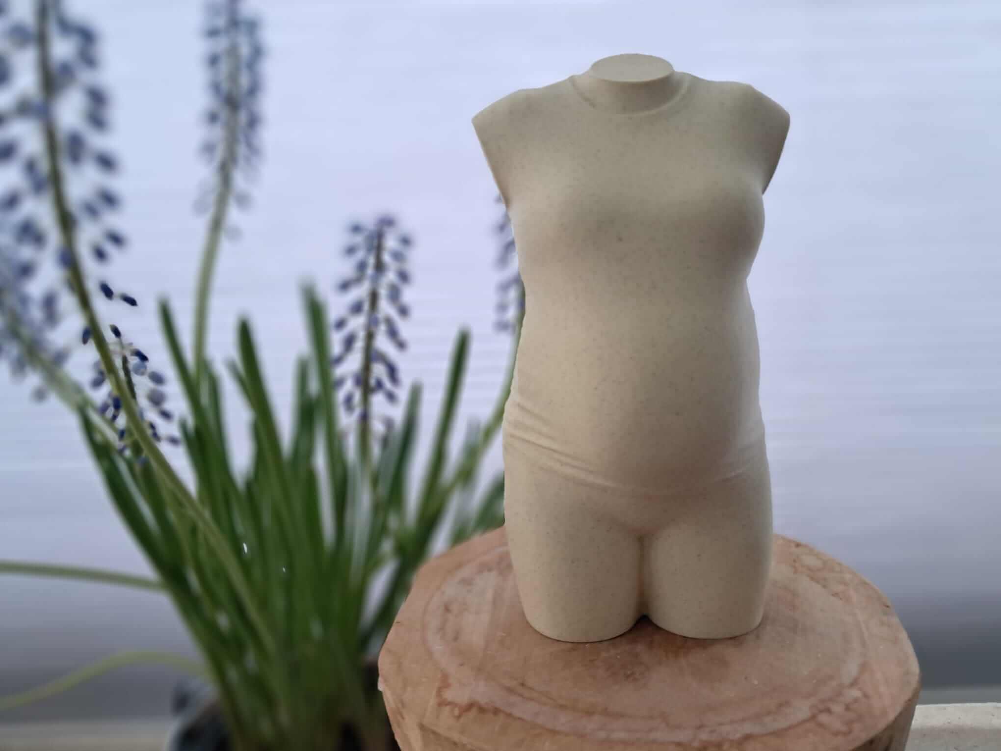persoonlijk zwangerschapsbeeldje zonder armen, geprint in 3D
